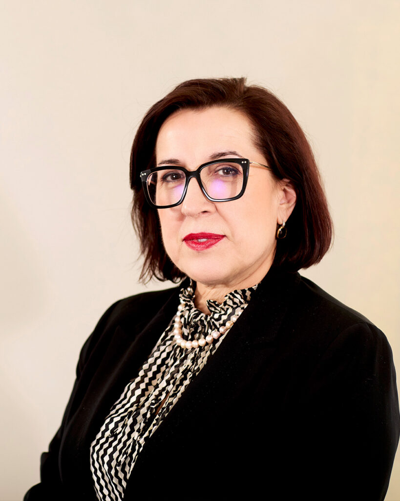 Esther Roth